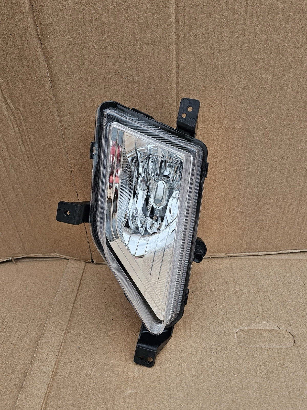 MAXUS DELIVER 9 & V90 FRONT LEFT  SIDE FOG LIGHT LAMPS 2019-2025
