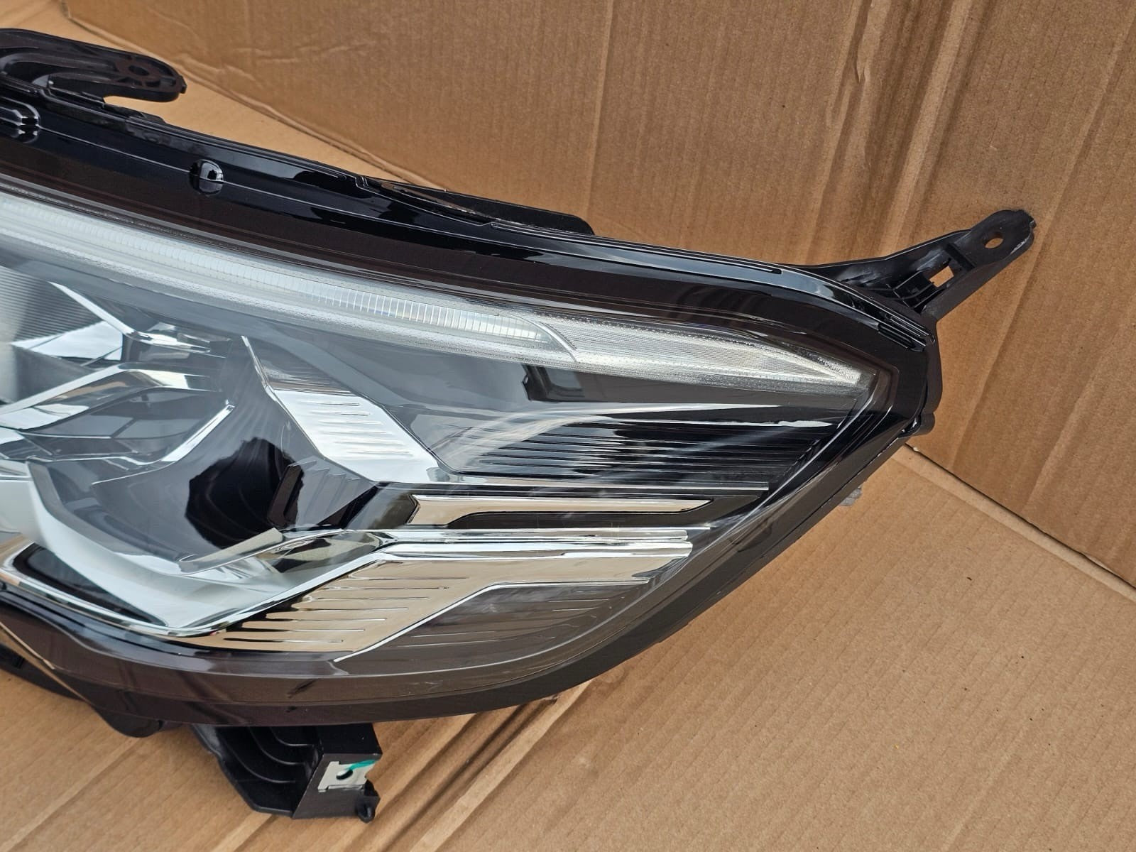 MAXUS Delivery 9 Headlamps / Head Lights Pair Left & Right ( Noon Led ) 2020 On